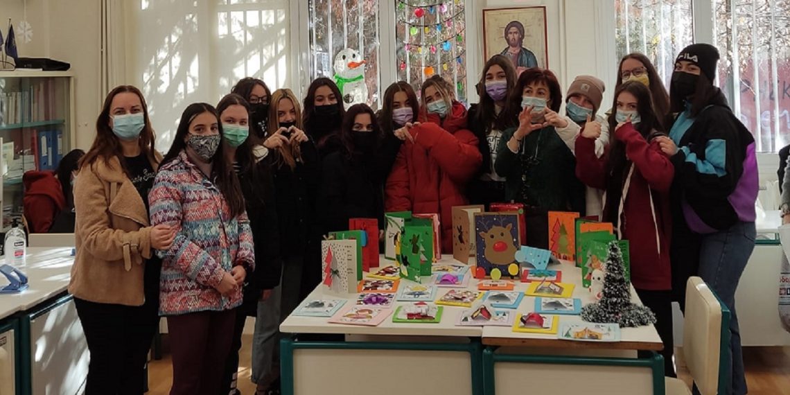 Οι τομείς Υγείας και Βρεφ/μων του 2ου ΕΠΑΛ Πτολεμαΐδας έφτιαξαν με πολύ αγάπη κάρτες Χριστουγέννων για νεαρούς ασθενείς ογκολογικών νοσοκομείων!