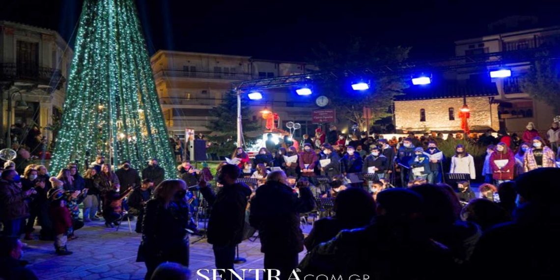 Καστοριά: «Άναψε» το Χριστουγεννιάτικο Δέντρο στην πλατεία Ομόνοιας