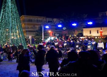 Καστοριά: «Άναψε» το Χριστουγεννιάτικο Δέντρο στην πλατεία Ομόνοιας
