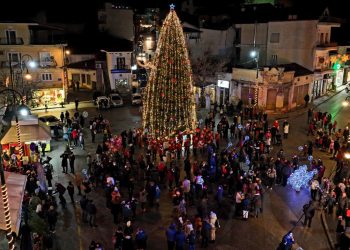 Με οδηγό την αγάπη και την αλληλεγγύη άναψε το χριστουγεννιάτικο δέντρο στο Άργος Ορεστικό