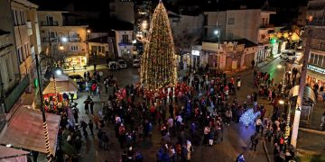 Με οδηγό την αγάπη και την αλληλεγγύη άναψε το χριστουγεννιάτικο δέντρο στο Άργος Ορεστικό