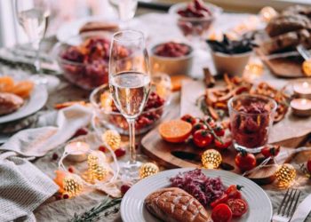 Χριστουγεννιάτικο τραπέζι – Οι τιμές για γαλοπούλα, κουραμπιέδες, μελομακάρονα [πίνακας]