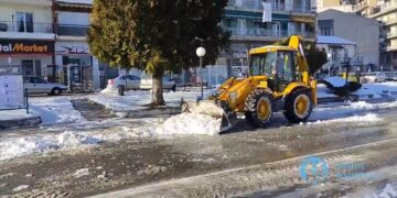 Συνεχίστηκε για τρίτη μέρα η απομάκρυνση του χιονιού από οδούς της πόλης της Φλώρινας