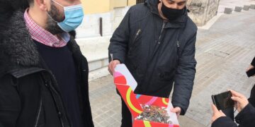 Η εστίαση της  Κοζάνης παρέδωσε τα κλειδιά των επιχειρήσεων στο δημαρχείο και εκπέμπει SOS: “Τα μισά μαγαζιά της πόλης δεν έχουν ρεύμα” (video)