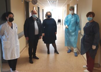 Παράδοση 2400 μασκών από το παράρτημα της Ελληνικής Αντικαρκινικής Εταιρείας Ν.Κοζάνης στο Μποδοσάκειο Νοσοκομείο 