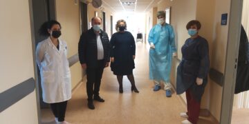 Παράδοση 2400 μασκών από το παράρτημα της Ελληνικής Αντικαρκινικής Εταιρείας Ν.Κοζάνης στο Μποδοσάκειο Νοσοκομείο 