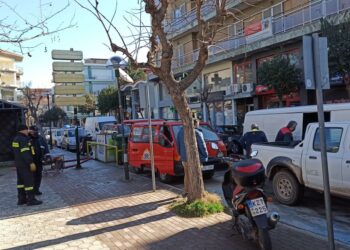 Black out σε 5 τετράγωνα στην περιοχή του πολύκεντρου Πτολεμαΐδας λόγω βραχυκυκλώματος στον μετασχηματιστή της ΔΕΗ που βρίσκεται στο υπόγειο πάρκινγκ από πλημμύρα που προκλήθηκε από σπάσιμο σωλήνα αποχέτευσης