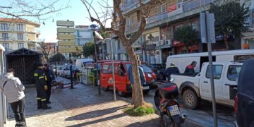 Black out σε 5 τετράγωνα στην περιοχή του πολύκεντρου Πτολεμαΐδας λόγω βραχυκυκλώματος στον μετασχηματιστή της ΔΕΗ που βρίσκεται στο υπόγειο πάρκινγκ από πλημμύρα που προκλήθηκε από σπάσιμο σωλήνα αποχέτευσης