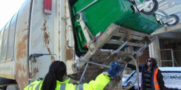 Δήμος Γρεβενών: Στο καθήκον οι εργαζόμενοι της Υπηρεσίας Καθαριότητας-Κανονικά η αποκομιδή των απορριμμάτων παρά τα χιόνια και το ψύχος
