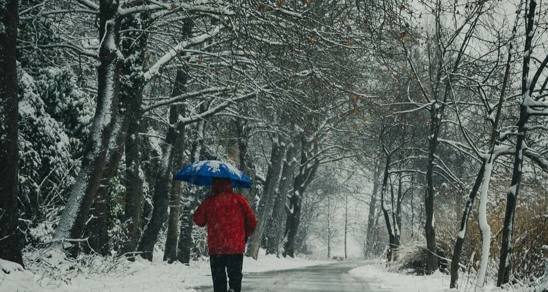 Πανέμορφες εικόνες από την κατάλευκη Καστοριά