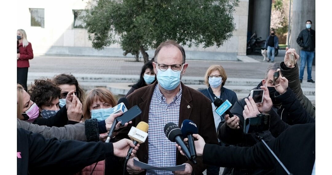 Δρ. Τσαβλής για τους εμβολιασμούς εκτός λίστας στη Θεσσαλονίκη: Εμβολίασα συγγενείς μου για να μην χαθεί καμία δόση εμβολίου