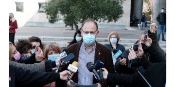 Δρ. Τσαβλής για τους εμβολιασμούς εκτός λίστας στη Θεσσαλονίκη: Εμβολίασα συγγενείς μου για να μην χαθεί καμία δόση εμβολίου