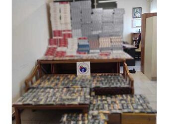 Σύλληψη δύο ατόμων στην Πτολεμαΐδα   για κατοχή 7.759 πακέτων αφορολόγητων τσιγάρων και ποσότητα αδασμολόγητου καπνού, βάρους 15 κιλών και 50 γραμμαρίων