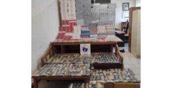 Σύλληψη δύο ατόμων στην Πτολεμαΐδα   για κατοχή 7.759 πακέτων αφορολόγητων τσιγάρων και ποσότητα αδασμολόγητου καπνού, βάρους 15 κιλών και 50 γραμμαρίων