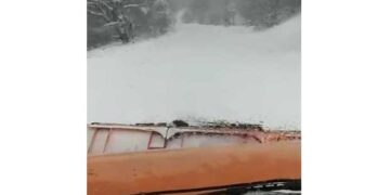 Αποχιονισμός με πολύ χιόνι στη Βλάστη-VIDEO