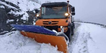 Συνεχίζεται η μάχη με το χιονιά στο δήμο Βοΐου