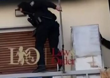 Αστυνομικοί έσωσαν ηλικιωμένη στην Κυψέλη, πηδώντας από μπαλκόνι σε μπαλκόνι (vid)