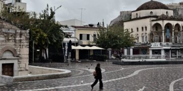Lockdown στην Αττική: Όλα τα μέτρα – Τι αλλάζει σε τηλεργασία, μαγαζιά, έξοδο για άσκηση