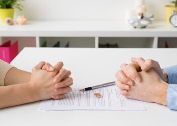 Έκδοση διαζυγίου… ηλεκτρονικά: Τι αλλάζει με το νομοσχέδιο για την επιμέλεια των παιδιών