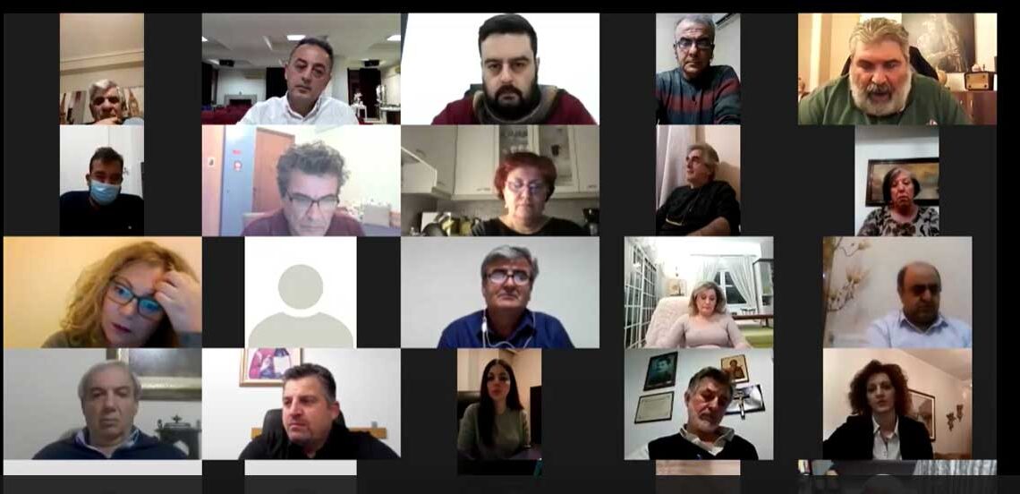 ΔΣ Εορδαίας: Η κουβέντα για το αν υπάρχει διαφορά ανάμεσα σε “παρών” και “λευκό”, τα “γαλλικά”, και η παρ’ ολίγον σύρραξη ανάμεσα σε Δ. Σπόντη και Στ. Κοκκινίδη