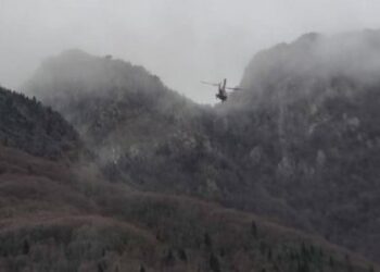 Καναντέρ και Super Puma που πετούν στο Ζαγόρι εντόπισαν από αέρος, το απόγευμα της Τετάρτης, τα συντρίμμια του αεροσκάφους