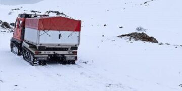 Σε χιονοσκεπή βουνοκορφή φαίνεται να πρόσκρουσε το αεροσκάφος -Σε εξέλιξη μεγάλη επιχείρηση για να φτάσουν στο σημείο