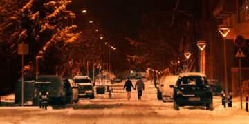 Πτολεμαΐδα: Η βόλτα των ερωτευμένων στη νυχτερινή άδεια Πτολεμαΐδα – Η φανταστική φωτογραφία του Φάνη Τοψαχαλίδη!