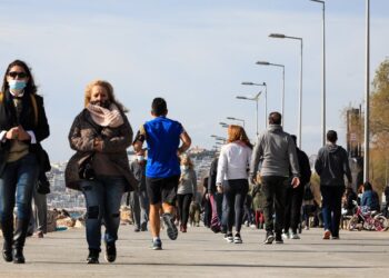 Κορωνοϊός: Μεταλλάξεις και τρίτο κύμα φέρνουν «ολικό lockdown»