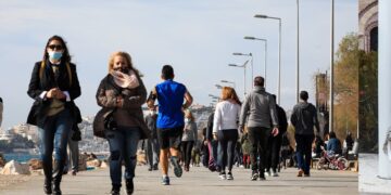 Κορωνοϊός: Μεταλλάξεις και τρίτο κύμα φέρνουν «ολικό lockdown»