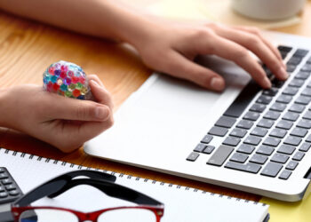 Ανοιξε η πλατφόρμα για το «e-λιανικό»: Επιδότηση έως 5.000 ευρώ για δημιουργία eshop -Οι 9 προϋποθέσεις