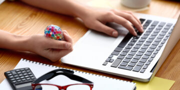 Ανοιξε η πλατφόρμα για το «e-λιανικό»: Επιδότηση έως 5.000 ευρώ για δημιουργία eshop -Οι 9 προϋποθέσεις