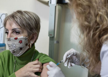 Εμβολιασμοί: Ανοίγει αύριο η πλατφόρμα για το εμβόλιο κατά του κορωνοϊού για τις ηλικίες 60-64 -Πότε ξεκινά η χορήγησή του