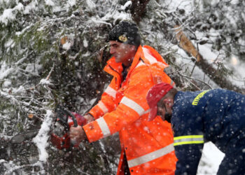 Γιατί έμειναν χωρίς ρεύμα 250.000 νοικοκυριά στην Αττική -Στη μάχη και ο στρατός
