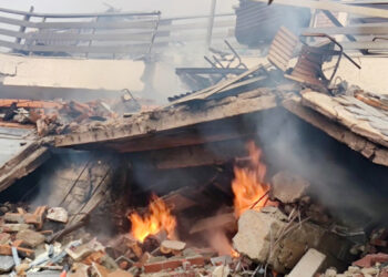 Καστοριά: Σε εξέλιξη οι έρευνες της Πυροσβεστικής για την έκρηξη που ισοπέδωσε το ξενοδοχείο