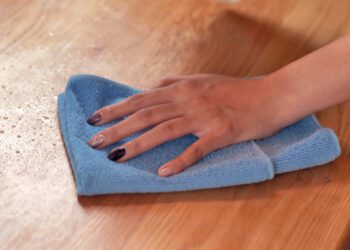 Κορωνοϊός: Για πόσο παραμένει ο ιός σε πλαστικές ή μεταλλικές επιφάνειες, χαρτονομίσματα, μάσκες, δέρμα και ρούχα