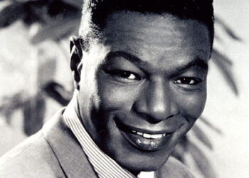 Η Μουσική Γωνιά του Μίλτου Ηλιάδη στο e-ptolemeos.gr -Nat King Cole – L-O-V-E (Lyric Video)