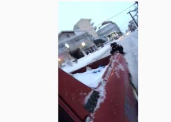 Η τρέλα δεν έχει όρια στη Νεάπολη Κοζάνης – Βγήκαν με το έλκηθρο στους δρόμους – Βίντεο