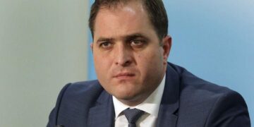 Συλλυπητήρια Πιτσιλή (ΑΑΔΕ) για τον θάνατο του εφοριακού που δέχτηκε επίθεση με τσεκούρι στη ΔΟΥ Κοζάνης τον Ιούλιο