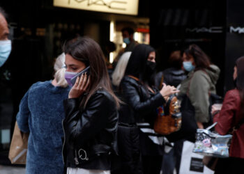 ΜΕΘ και κρούσματα μετάλλαξης προβληματίζουν -Μέτρα σε δύο νέες περιοχές, στο τραπέζι σήμερα η διπλή μάσκα