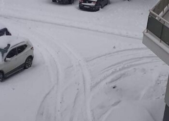 Αρκετό το χιόνι και μέσα στην πόλη της Κοζάνης