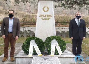 Στεφάνι κατέθεσαν στο Στρατιωτικό Νεκροταφείο ο Δήμαρχος Φλώρινας και ο Πρόεδρος της Κοινότητας Φλώρινας