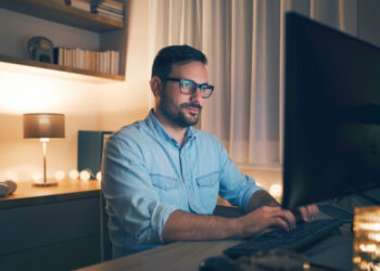 Οριστικό: Ανοίγει σήμερα η πλατφόρμα για το επίδομα 400 ευρώ των επιστημόνων -Οι 9 ΚΑΔ δικαιούχων, οι προθεσμίες