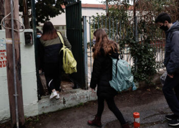 Σχολεία: Πώς λειτουργούν από σήμερα ανά περιοχή -Πού θα γίνει τηλεκπαίδευση, τι ισχύει με λύκεια, γυμνάσια, δημοτικά, νηπιαγωγεία