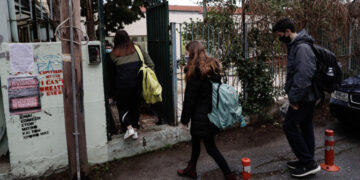 Σχολεία: Πώς λειτουργούν από σήμερα ανά περιοχή -Πού θα γίνει τηλεκπαίδευση, τι ισχύει με λύκεια, γυμνάσια, δημοτικά, νηπιαγωγεία