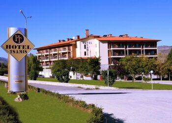 Καστοριά: Η ανακοίνωση του ξενοδοχείου “TSAMIS”: “Ξαφνικά μέσα σε δευτερόλεπτα, όλα έγιναν στάχτη” – Η συγκινητική ανάρτηση του ιδιοκτήτη