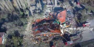 Καστοριά: Σοκάρουν οι εικόνες από drone πάνω από το σημείο όπου άλλοτε δέσποζε το ξενοδοχείο “Τσάμης” – Ολική καταστροφή (VIDEO)