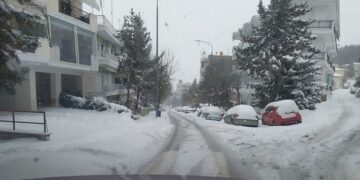 Βόλτα με αυτοκίνητο σε κεντρικούς δρόμους της Κοζάνης με …πολύ χιόνι! (Δείτε πολλές φωτογραφίες)