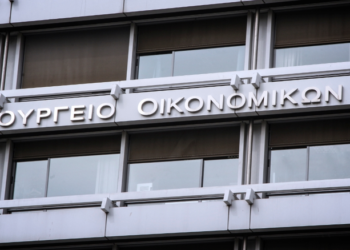 Mηδέν προκαταβολή φόρου: Ποιες επιχειρήσεις και ελεύθερους επαγγελματίες αφορά