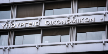 Mηδέν προκαταβολή φόρου: Ποιες επιχειρήσεις και ελεύθερους επαγγελματίες αφορά