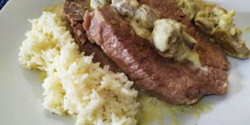 Μαγειρεύοντας με την Αρετή-Νουά κατσαρόλας με μανιτάρια